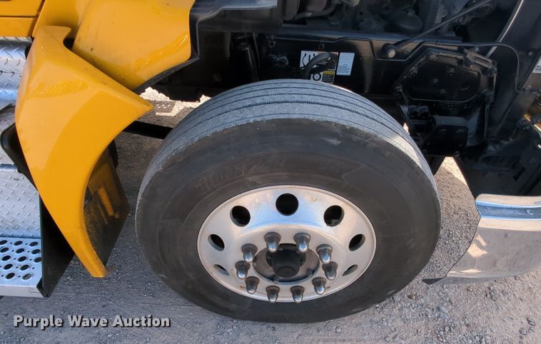 image for item MY9827 2020 Kenworth T680  semi truck