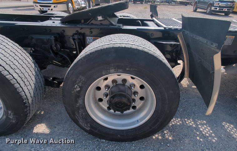 image for item MY9827 2020 Kenworth T680  semi truck