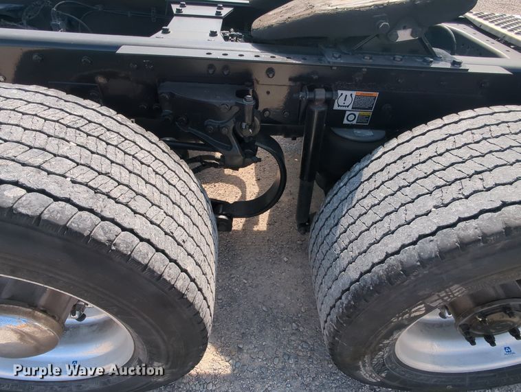 image for item MY9827 2020 Kenworth T680  semi truck