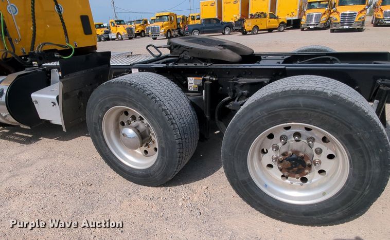 image for item MY9827 2020 Kenworth T680  semi truck