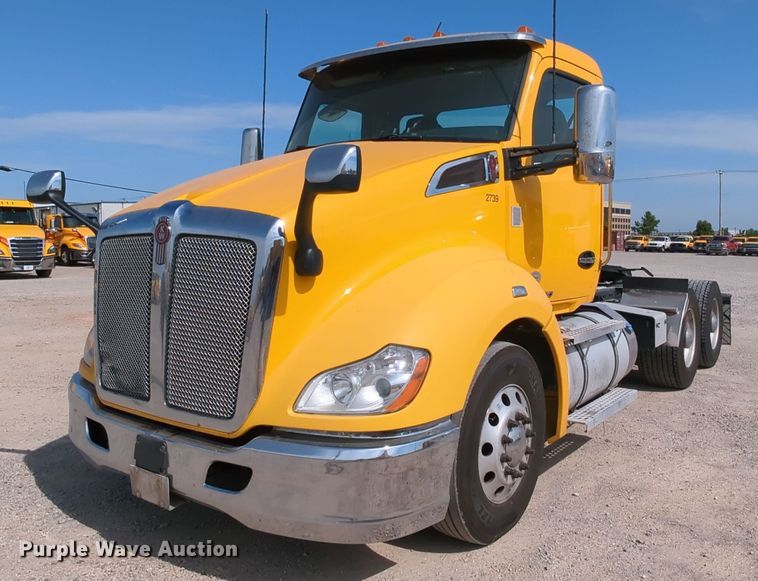 image for item MY9828 2020 Kenworth T680  semi truck