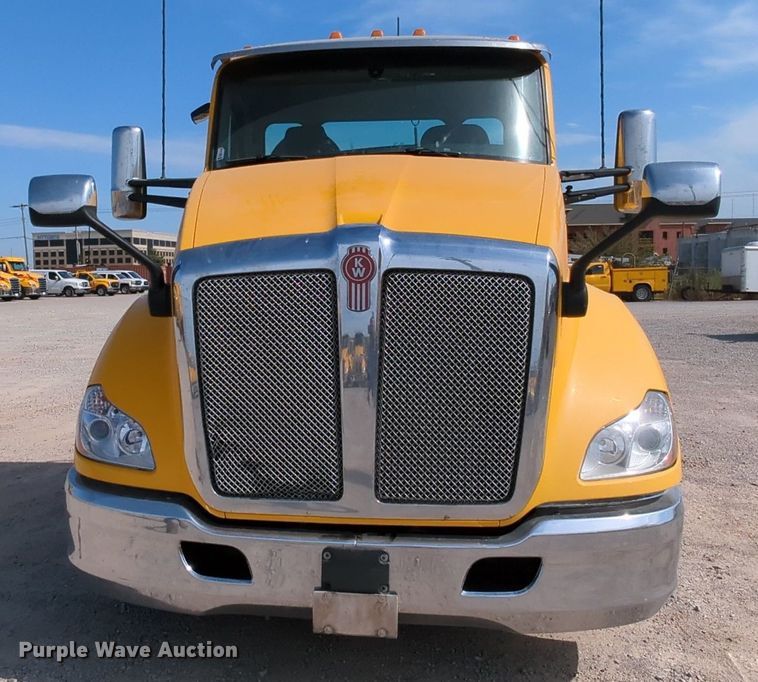 image for item MY9828 2020 Kenworth T680  semi truck