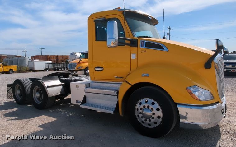 image for item MY9828 2020 Kenworth T680  semi truck