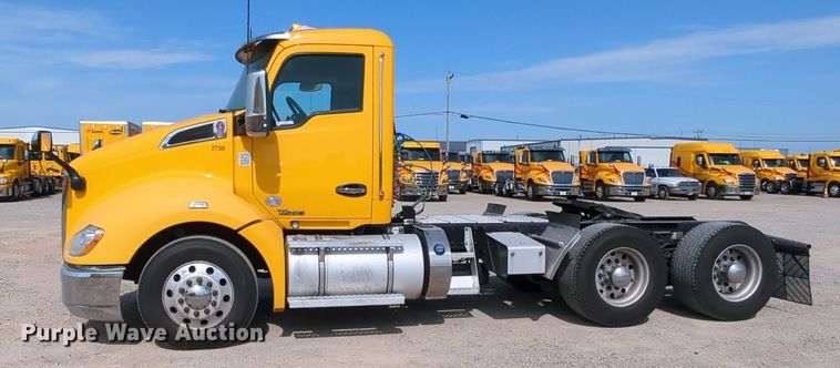 image for item MY9828 2020 Kenworth T680  semi truck