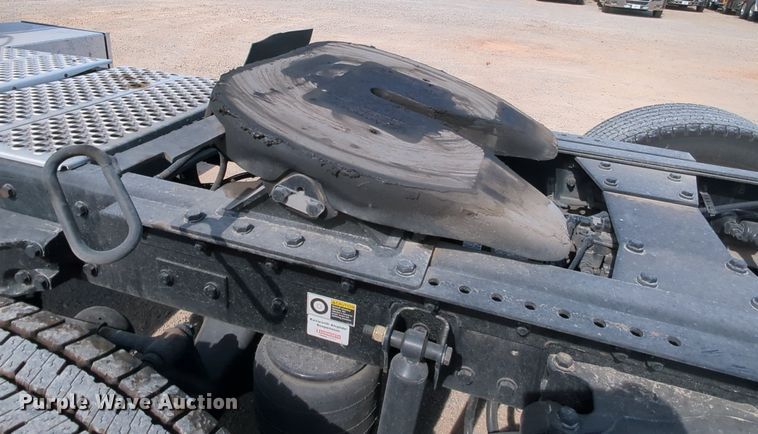 image for item MY9828 2020 Kenworth T680  semi truck