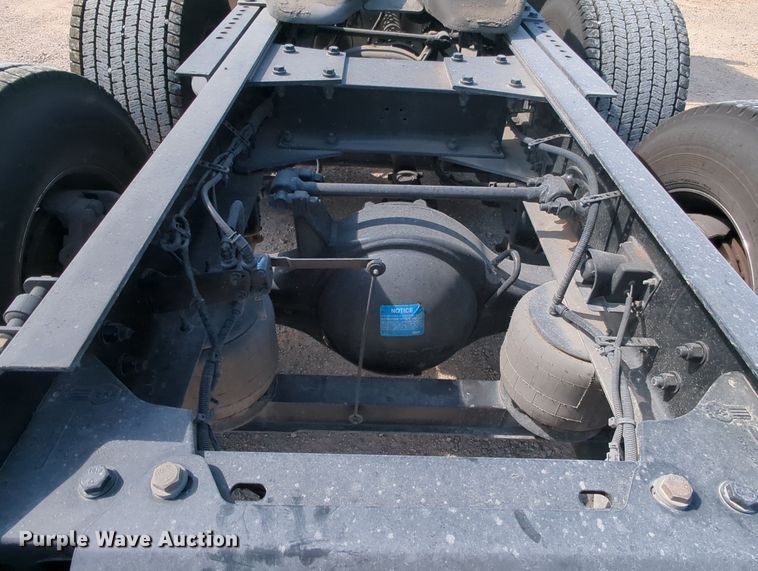 image for item MY9828 2020 Kenworth T680  semi truck