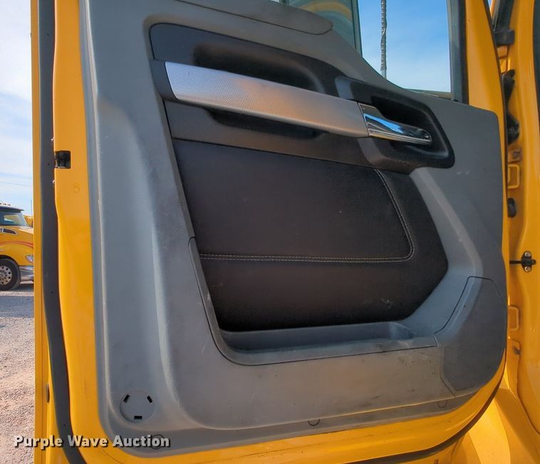 image for item MY9828 2020 Kenworth T680  semi truck