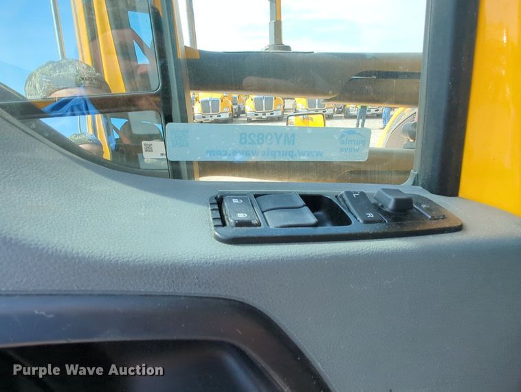 image for item MY9828 2020 Kenworth T680  semi truck