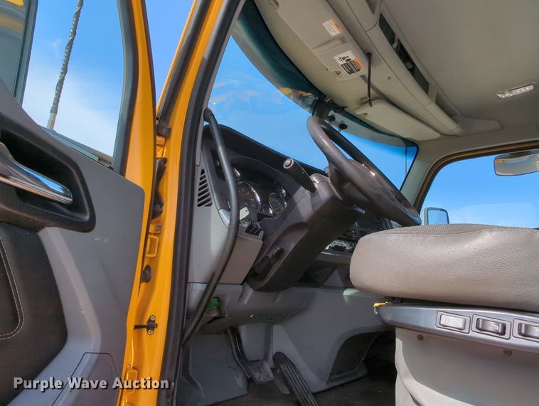 image for item MY9828 2020 Kenworth T680  semi truck