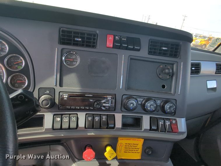 image for item MY9828 2020 Kenworth T680  semi truck