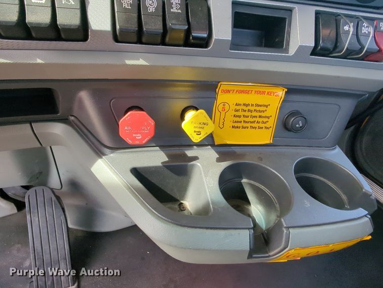 image for item MY9828 2020 Kenworth T680  semi truck