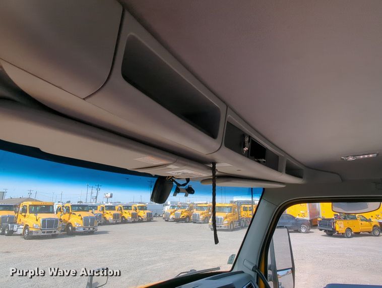 image for item MY9828 2020 Kenworth T680  semi truck