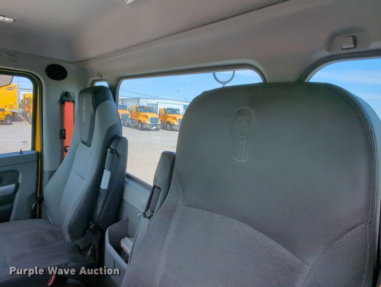 image for item MY9828 2020 Kenworth T680  semi truck