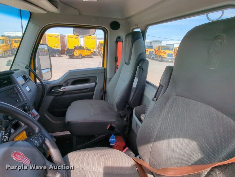 image for item MY9828 2020 Kenworth T680  semi truck