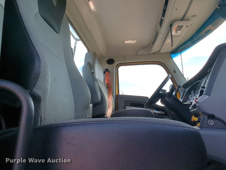 image for item MY9828 2020 Kenworth T680  semi truck