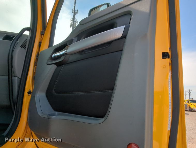 image for item MY9828 2020 Kenworth T680  semi truck