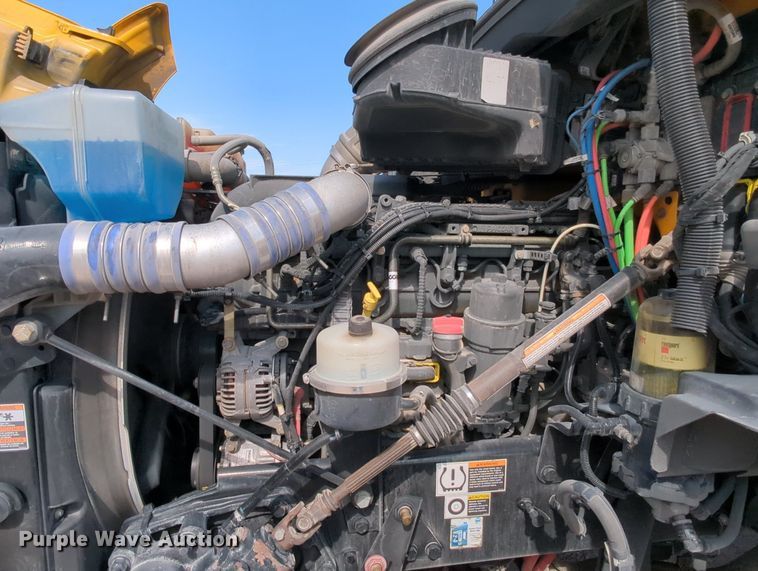 image for item MY9828 2020 Kenworth T680  semi truck