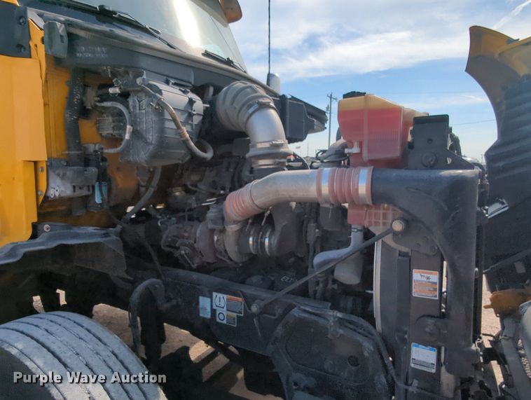 image for item MY9828 2020 Kenworth T680  semi truck