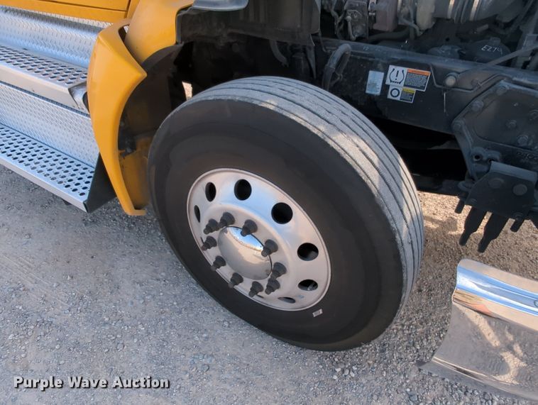 image for item MY9828 2020 Kenworth T680  semi truck