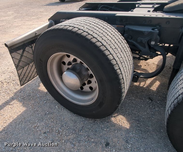 image for item MY9828 2020 Kenworth T680  semi truck