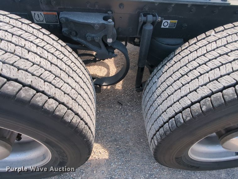 image for item MY9828 2020 Kenworth T680  semi truck