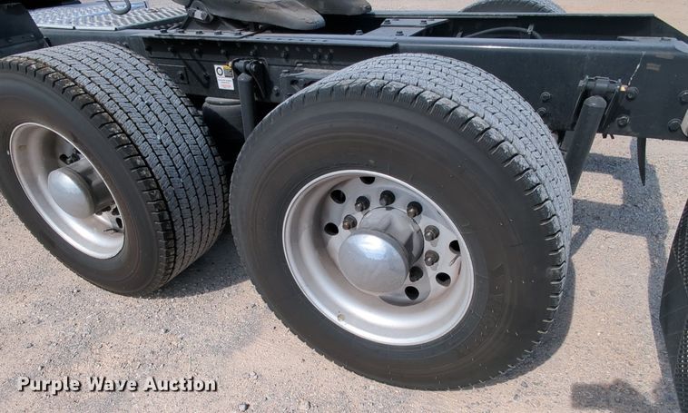 image for item MY9828 2020 Kenworth T680  semi truck