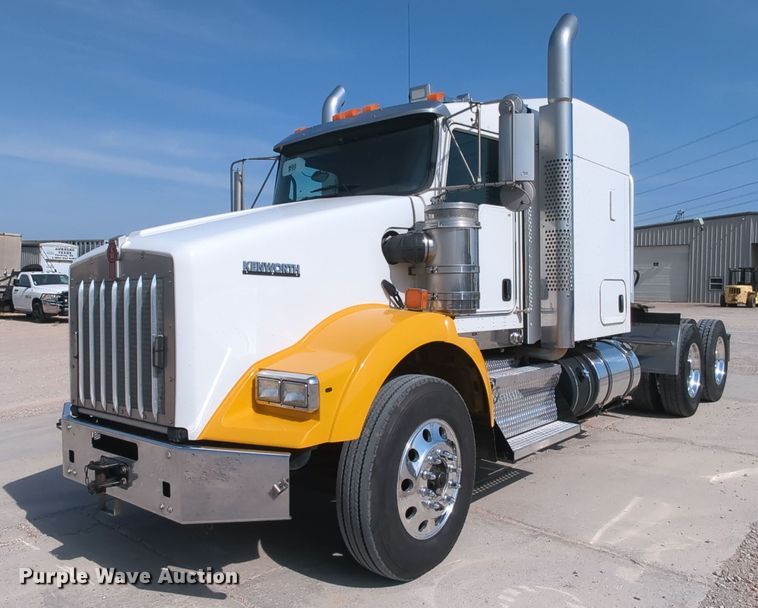 image for item MY9832 2017 Kenworth T800  semi truck
