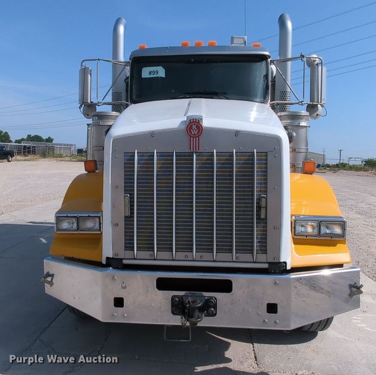 image for item MY9832 2017 Kenworth T800  semi truck