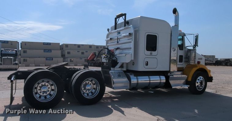 image for item MY9832 2017 Kenworth T800  semi truck