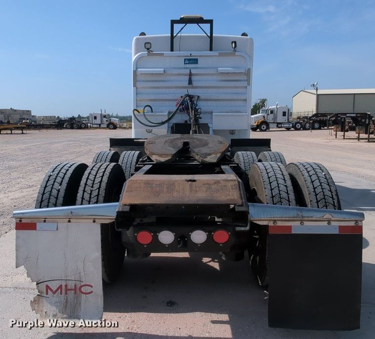 image for item MY9832 2017 Kenworth T800  semi truck