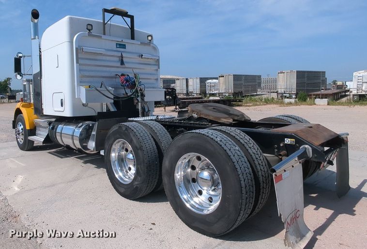 image for item MY9832 2017 Kenworth T800  semi truck