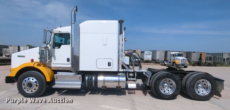 image for item MY9832 2017 Kenworth T800  semi truck