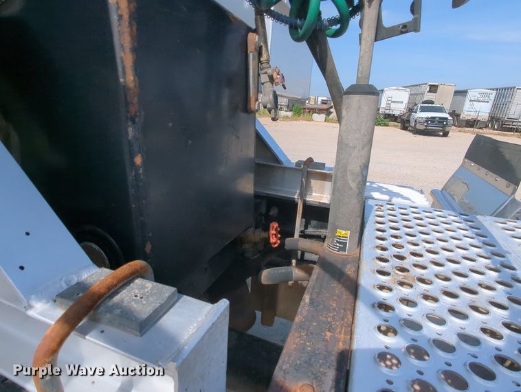 image for item MY9832 2017 Kenworth T800  semi truck