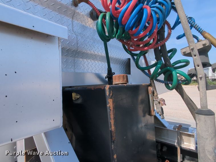 image for item MY9832 2017 Kenworth T800  semi truck