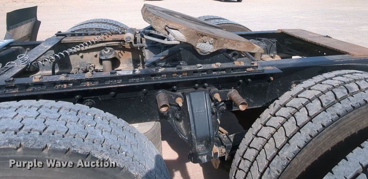 image for item MY9832 2017 Kenworth T800  semi truck