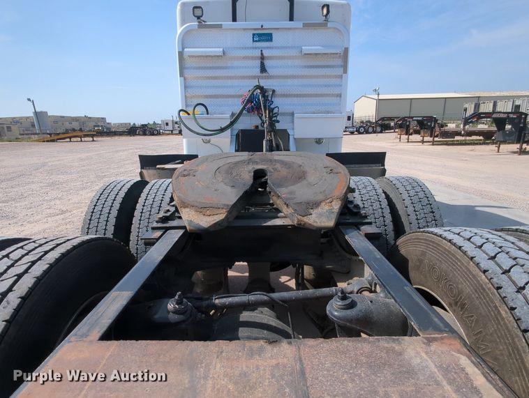 image for item MY9832 2017 Kenworth T800  semi truck