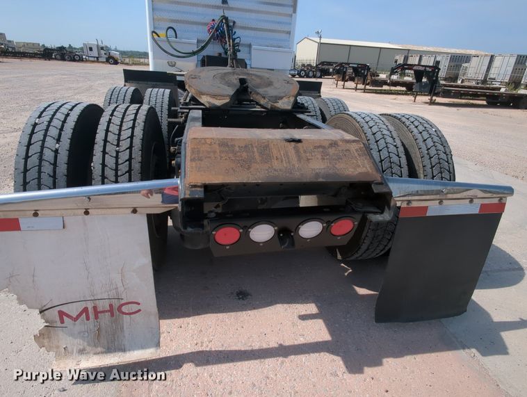 image for item MY9832 2017 Kenworth T800  semi truck