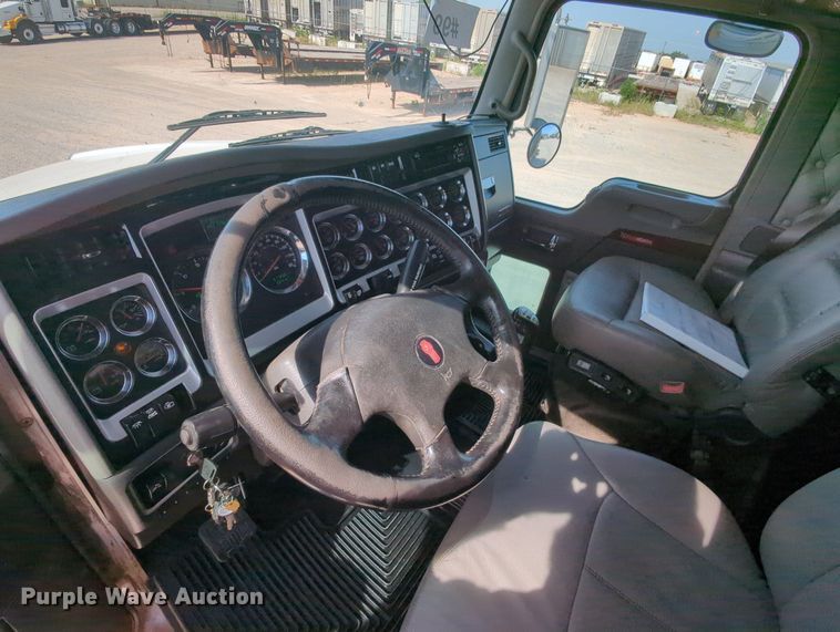 image for item MY9832 2017 Kenworth T800  semi truck