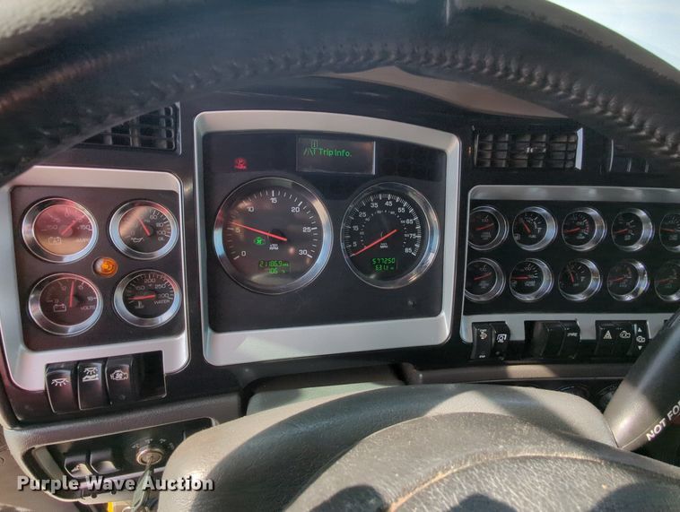 image for item MY9832 2017 Kenworth T800  semi truck