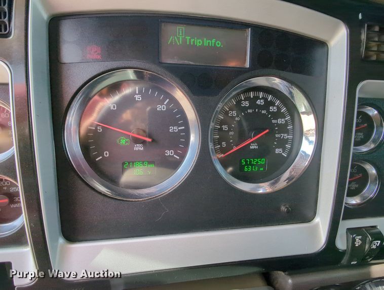 image for item MY9832 2017 Kenworth T800  semi truck