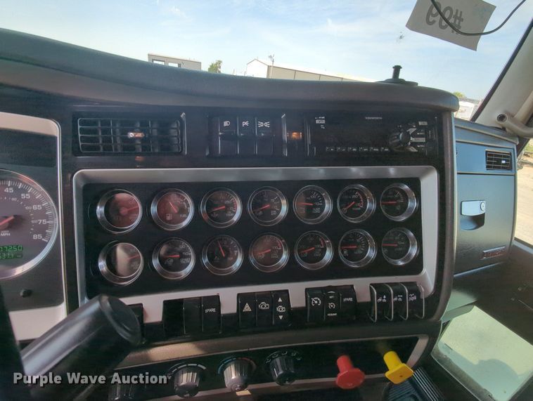 image for item MY9832 2017 Kenworth T800  semi truck