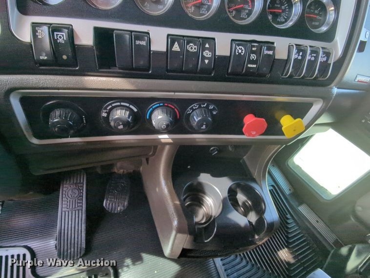 image for item MY9832 2017 Kenworth T800  semi truck