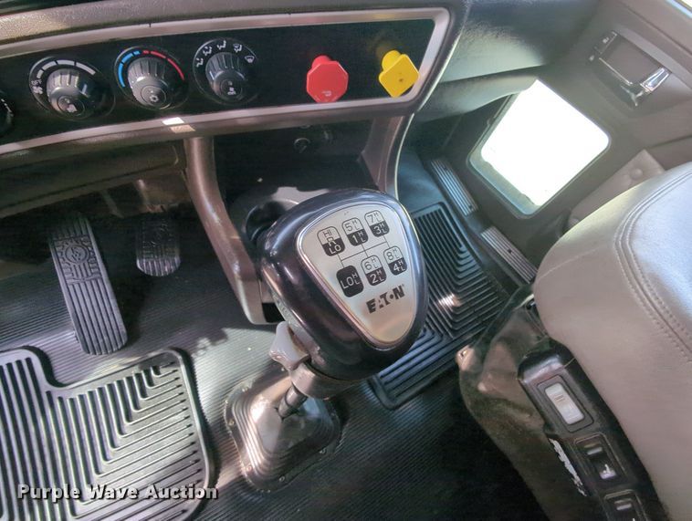 image for item MY9832 2017 Kenworth T800  semi truck