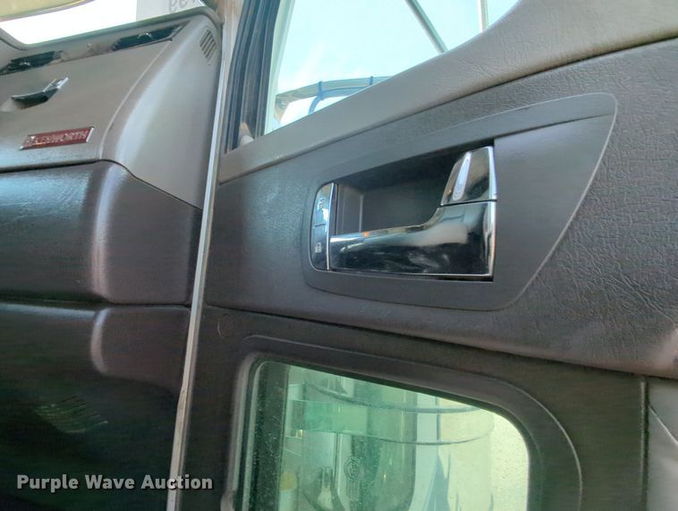 image for item MY9832 2017 Kenworth T800  semi truck