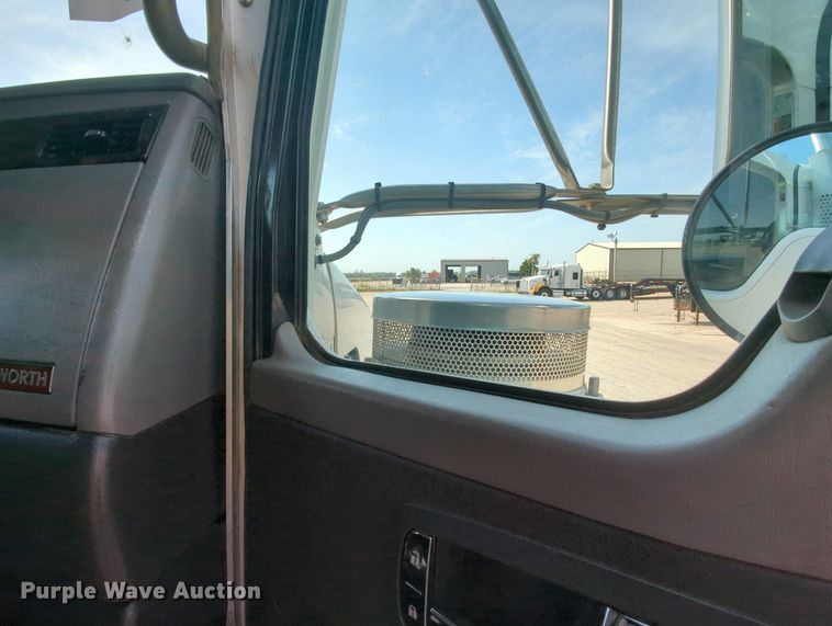 image for item MY9832 2017 Kenworth T800  semi truck