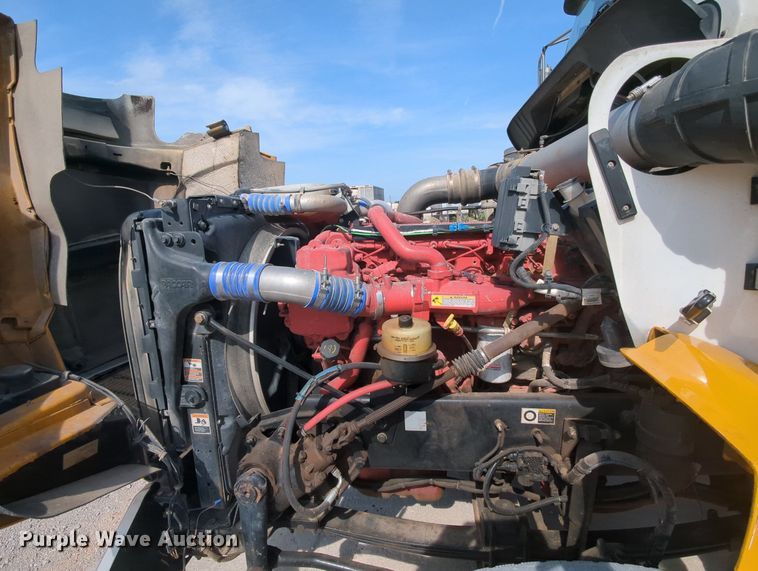 image for item MY9832 2017 Kenworth T800  semi truck