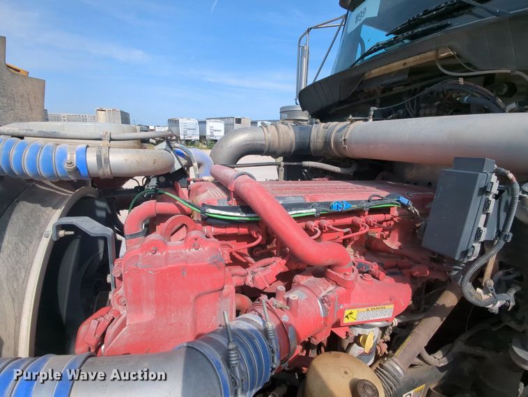 image for item MY9832 2017 Kenworth T800  semi truck