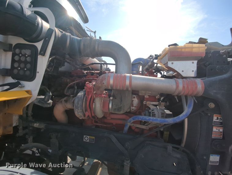 image for item MY9832 2017 Kenworth T800  semi truck