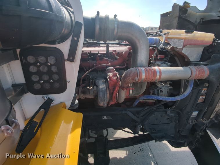 image for item MY9832 2017 Kenworth T800  semi truck