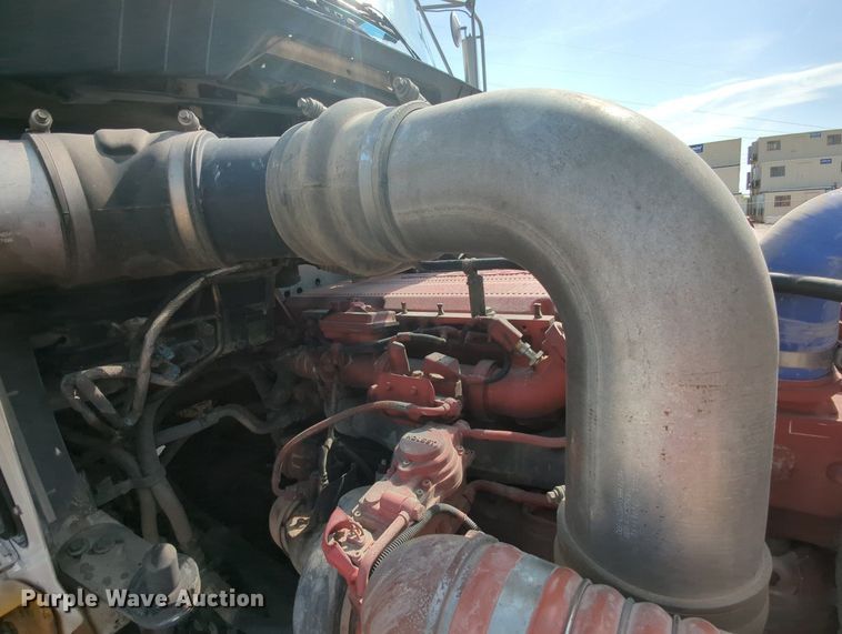 image for item MY9832 2017 Kenworth T800  semi truck